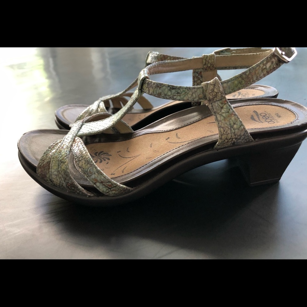 Abeo by The Walking Company Kitten Heels